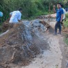 Chương trình chung tay xây dựng nông thôn mới tu sửa tuyến đường liên thôn, liên bản do anh hưởng của mưa lớn gây ra